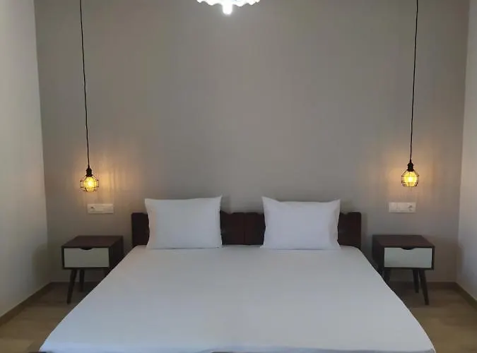 Eleana Lägenhetshotell 3*