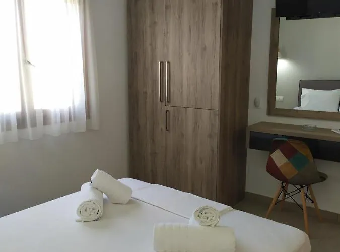 Eleana Lägenhetshotell