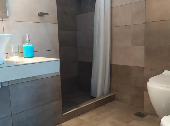 Lägenhetshotell Eleana 3*